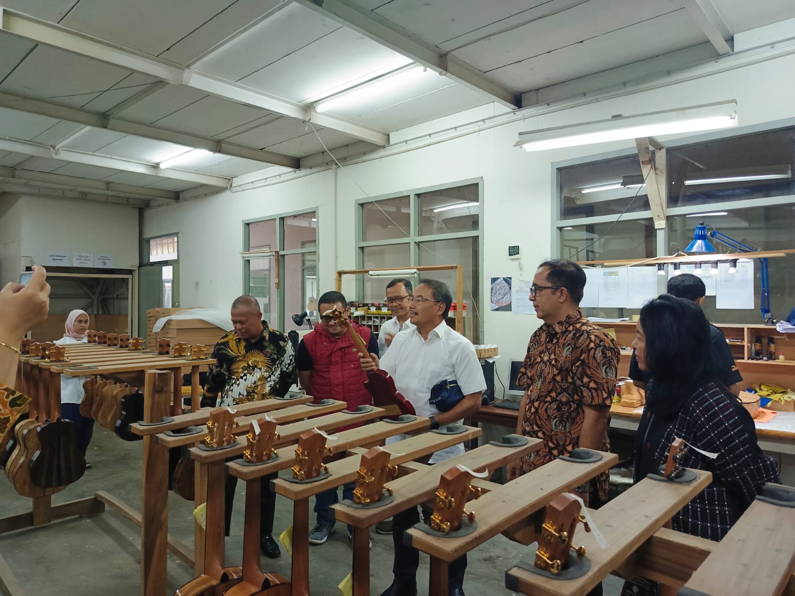 Kemendag Kunjungi Pelaku Usaha Alat Musik di Bandung, Jawa Barat