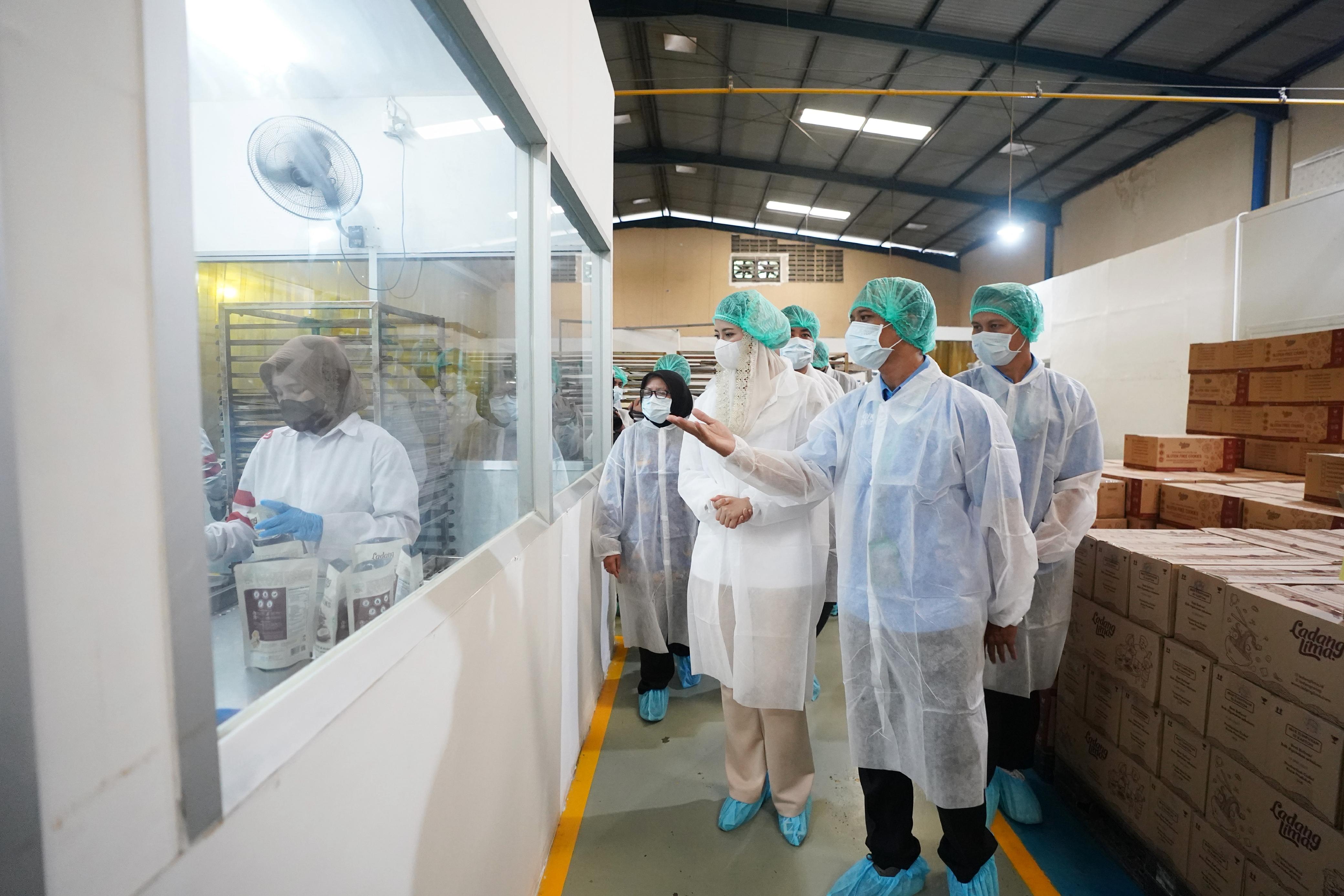 Wamendag Kunjungi UMKM Ladang Lima dan Export Center Surabaya