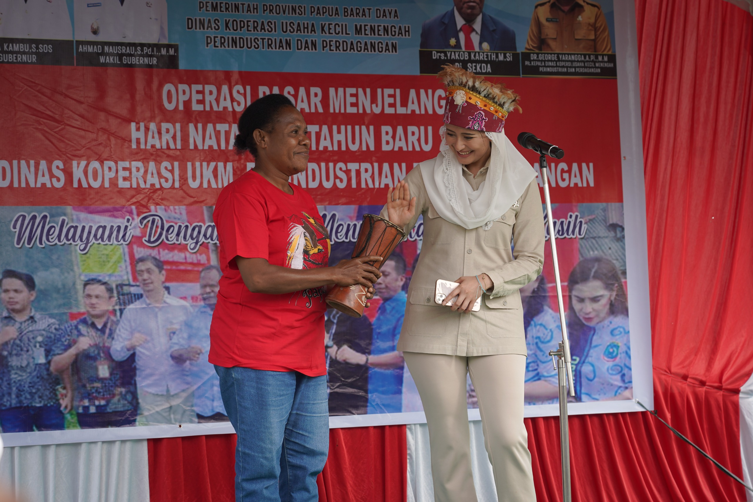 Wamendag pada Pembukaan Operasi Pasar Murah Sorong